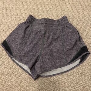 Lululemon Hotty Hot 2.5” shorts